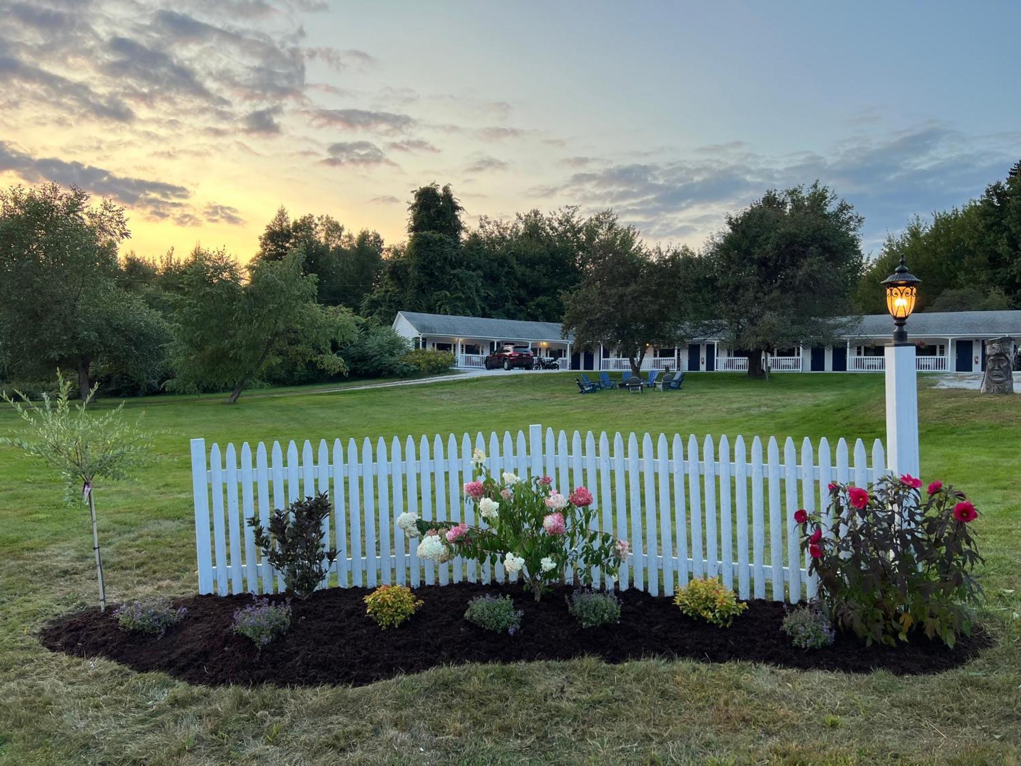 Yardarm Motel Searsport ภายนอก รูปภาพ